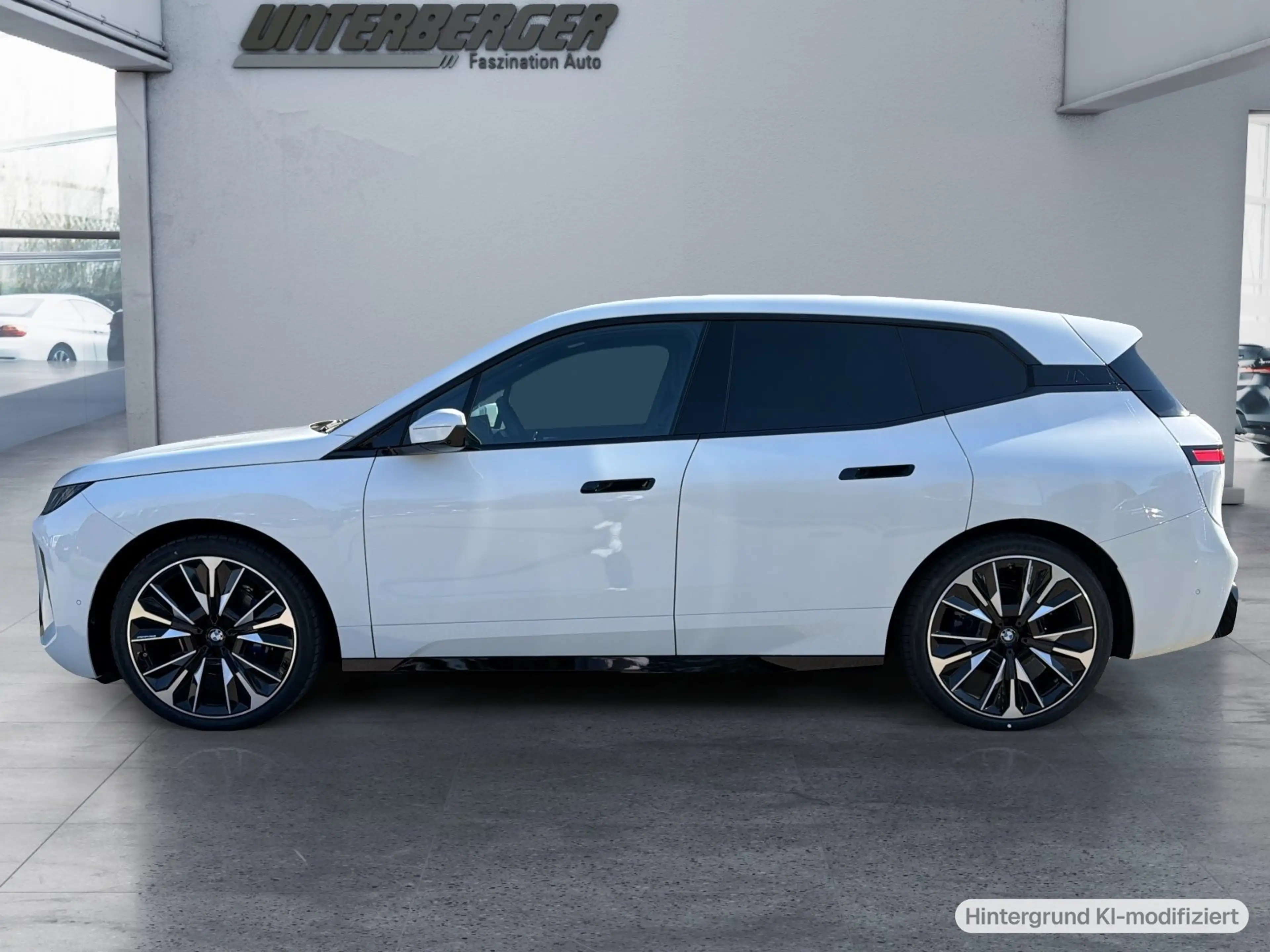 BMW iX xDrive45 M Sport AHK UPE: 99.900 EUR // 0,25% — photo 3