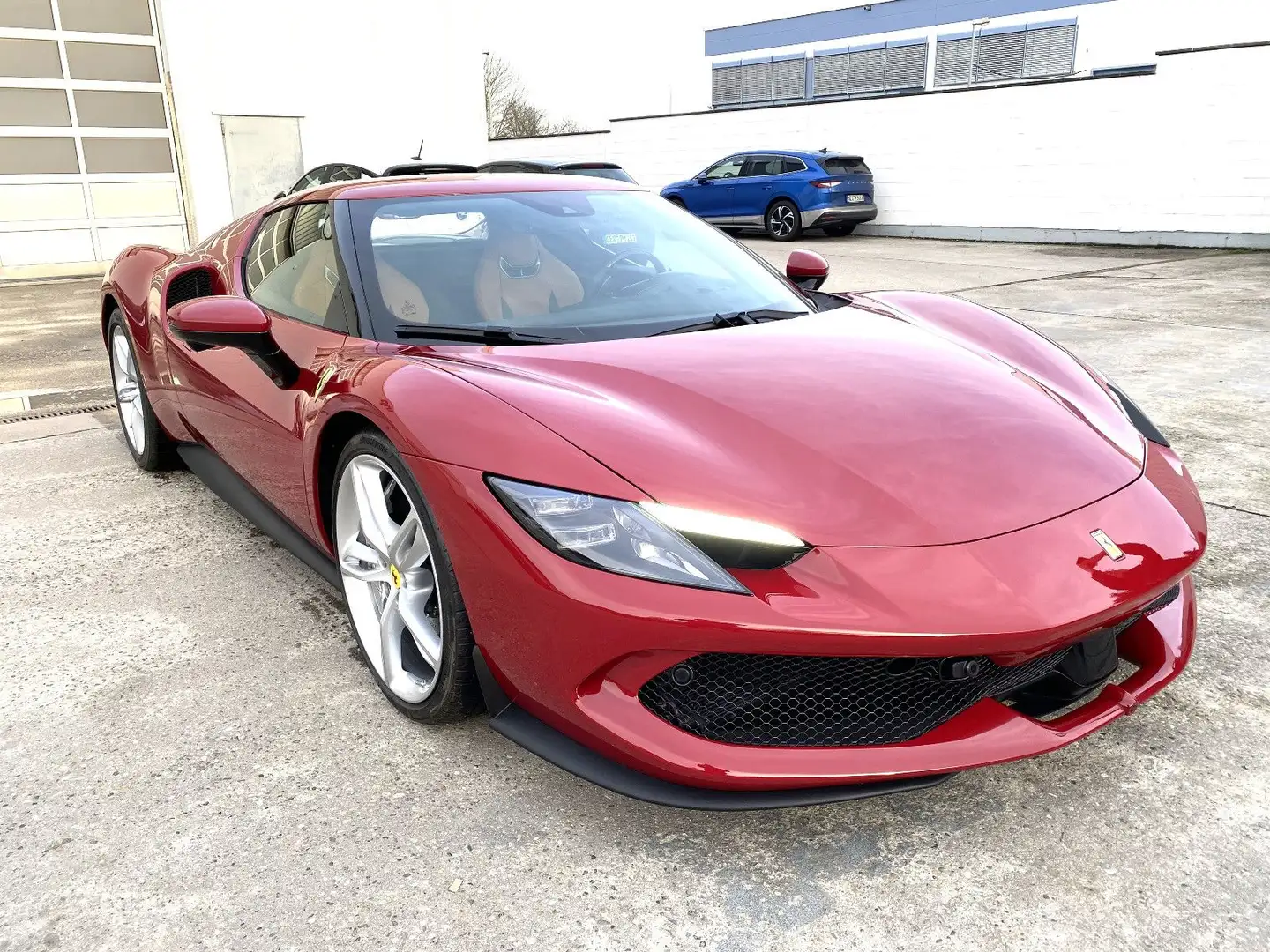 Ferrari 296 GTB *NEU*250 km*NP 340*LIFT*Carbon*LED*ADAS Rot - 1