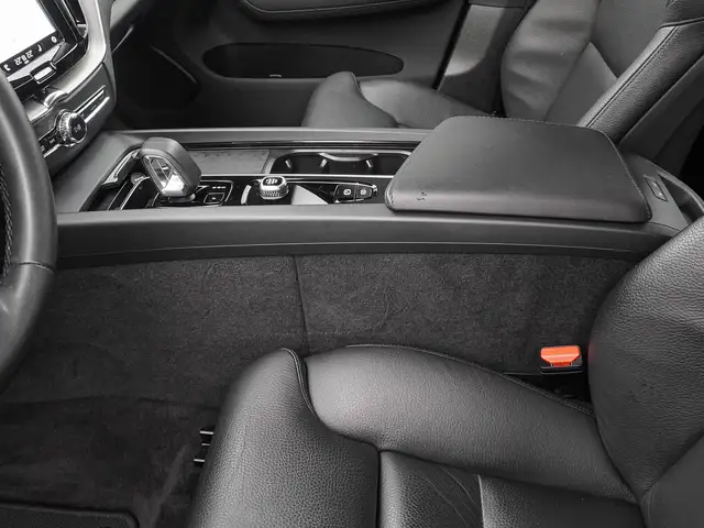Volvo XC60 view 15