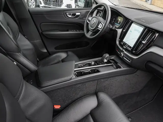 Volvo XC60 view 8