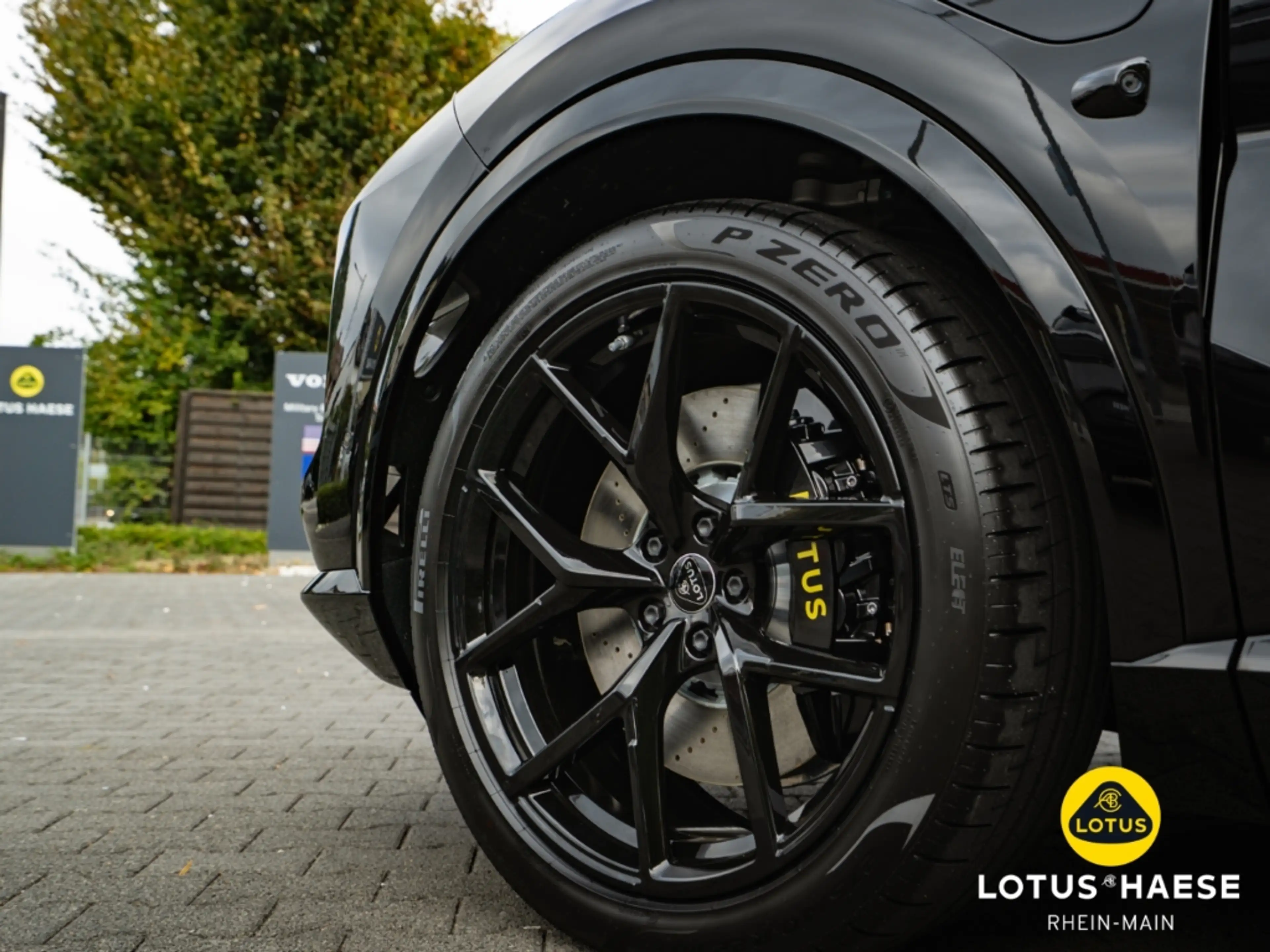 Lotus Eletre 600 GT - Black Pack -Privacy Glass -22'' — photo 9