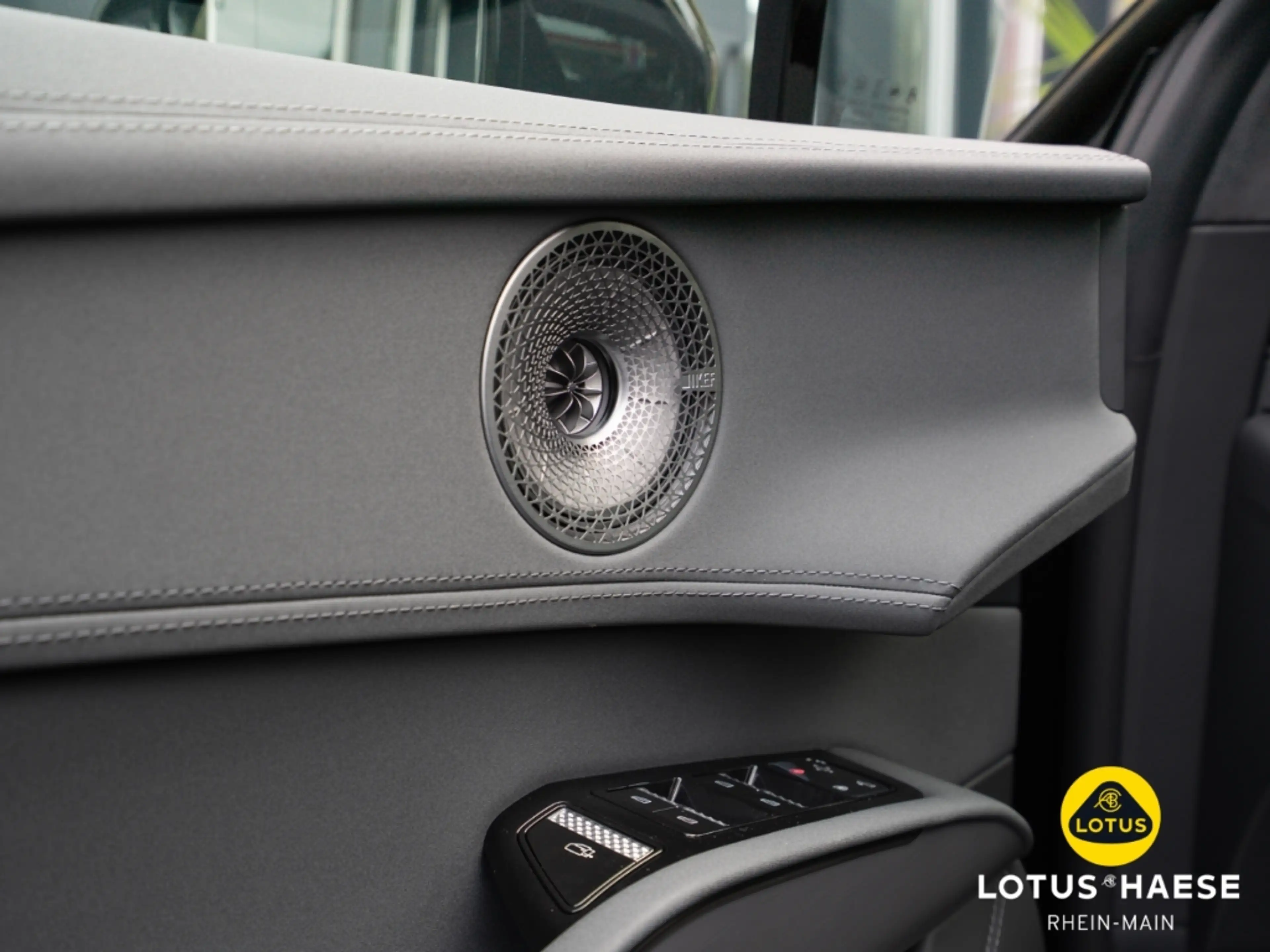 Lotus Eletre 600 GT - Black Pack -Privacy Glass -22'' — photo 20