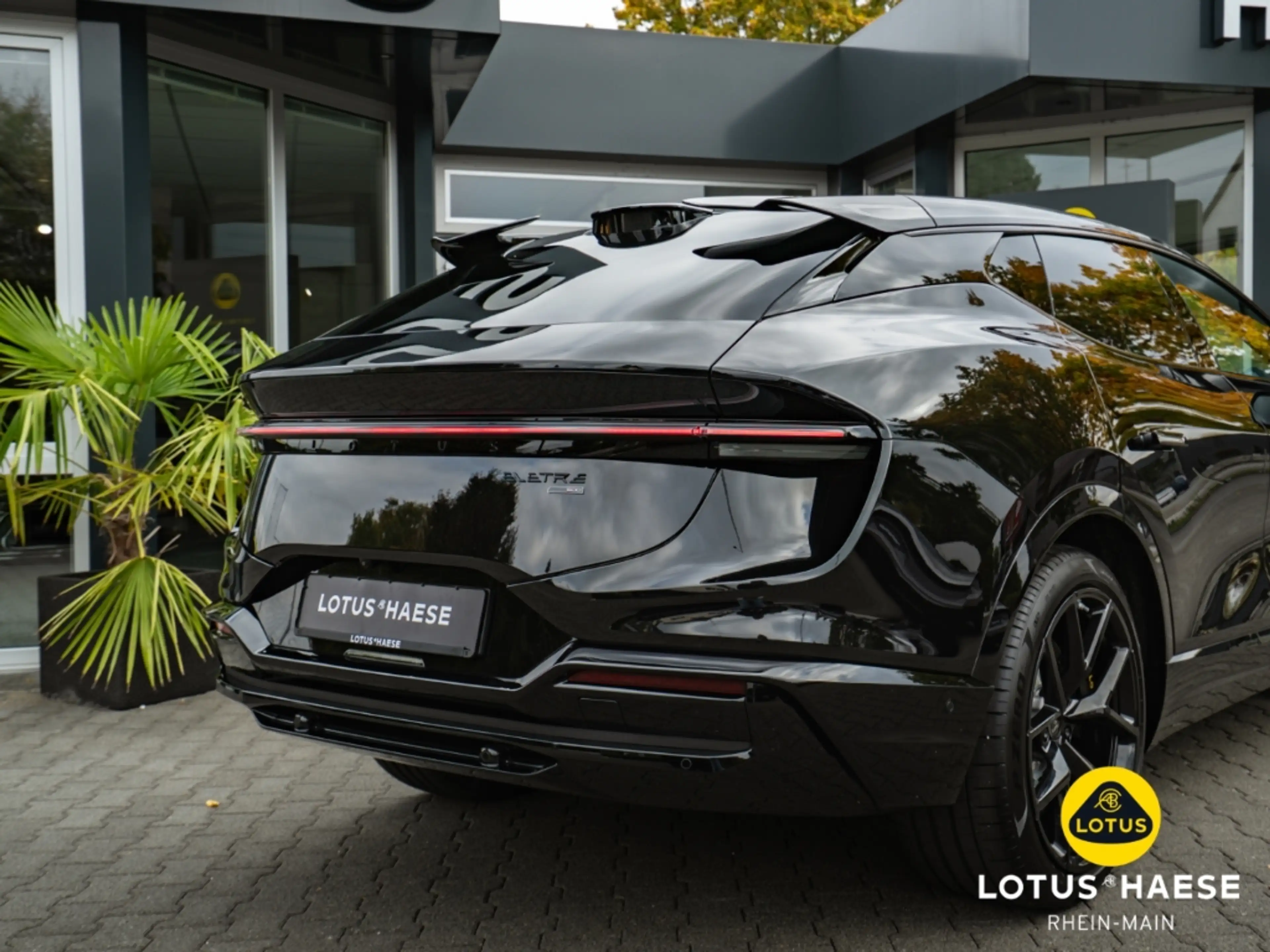 Lotus Eletre 600 GT - Black Pack -Privacy Glass -22'' — photo 7