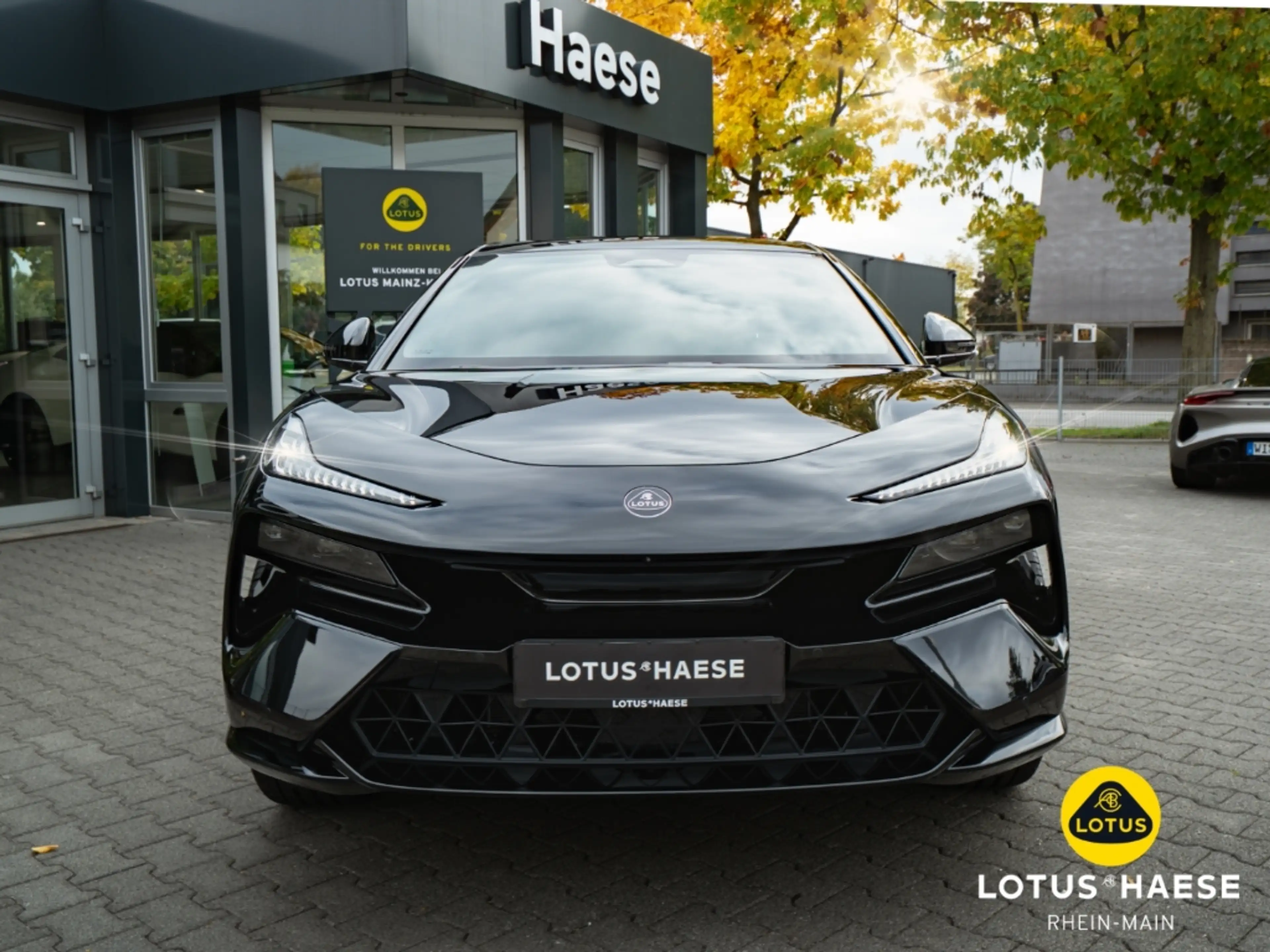Lotus Eletre 600 GT - Black Pack -Privacy Glass -22'' — photo 4