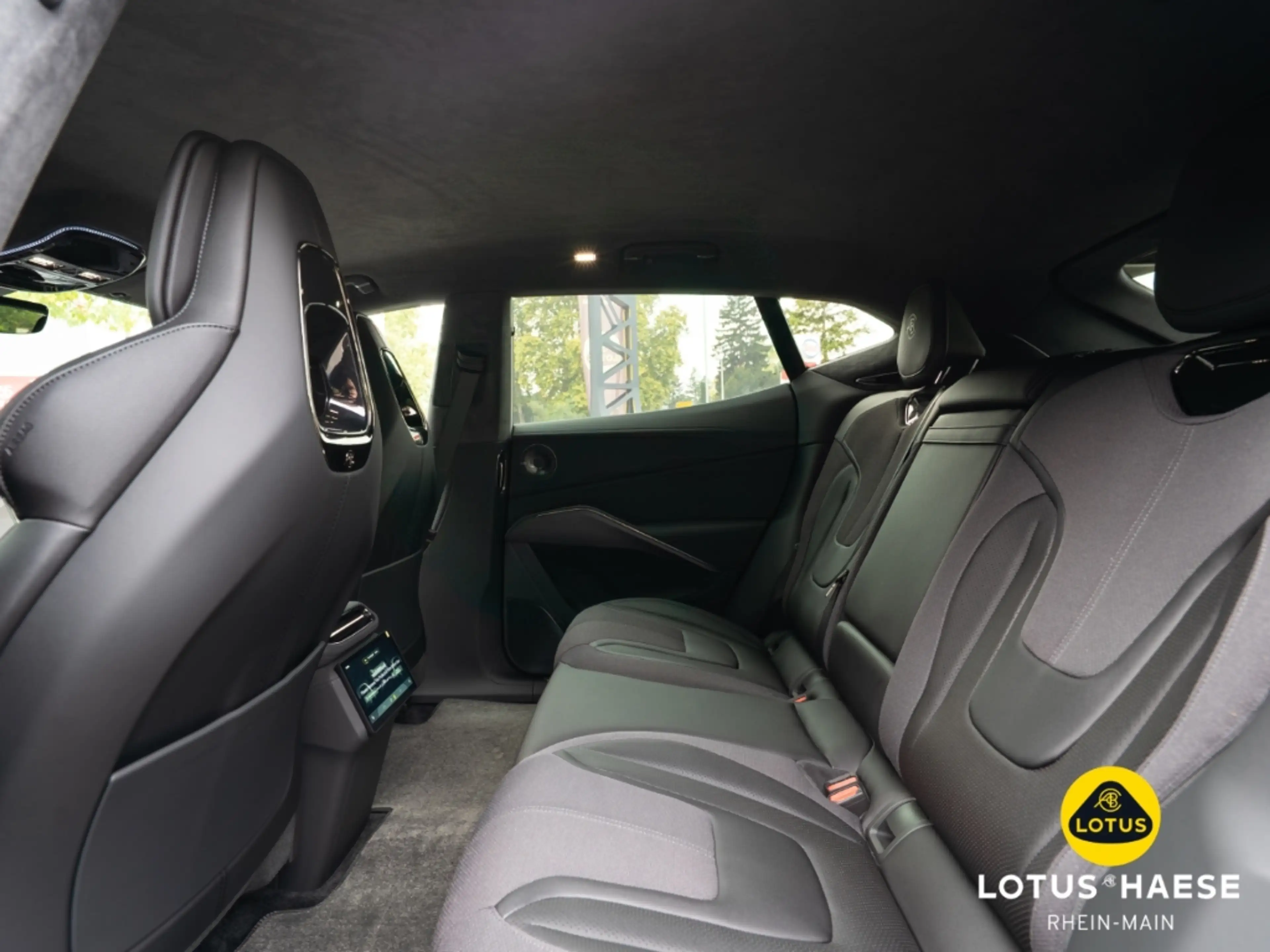 Lotus Eletre 600 GT - Black Pack -Privacy Glass -22'' — photo 21
