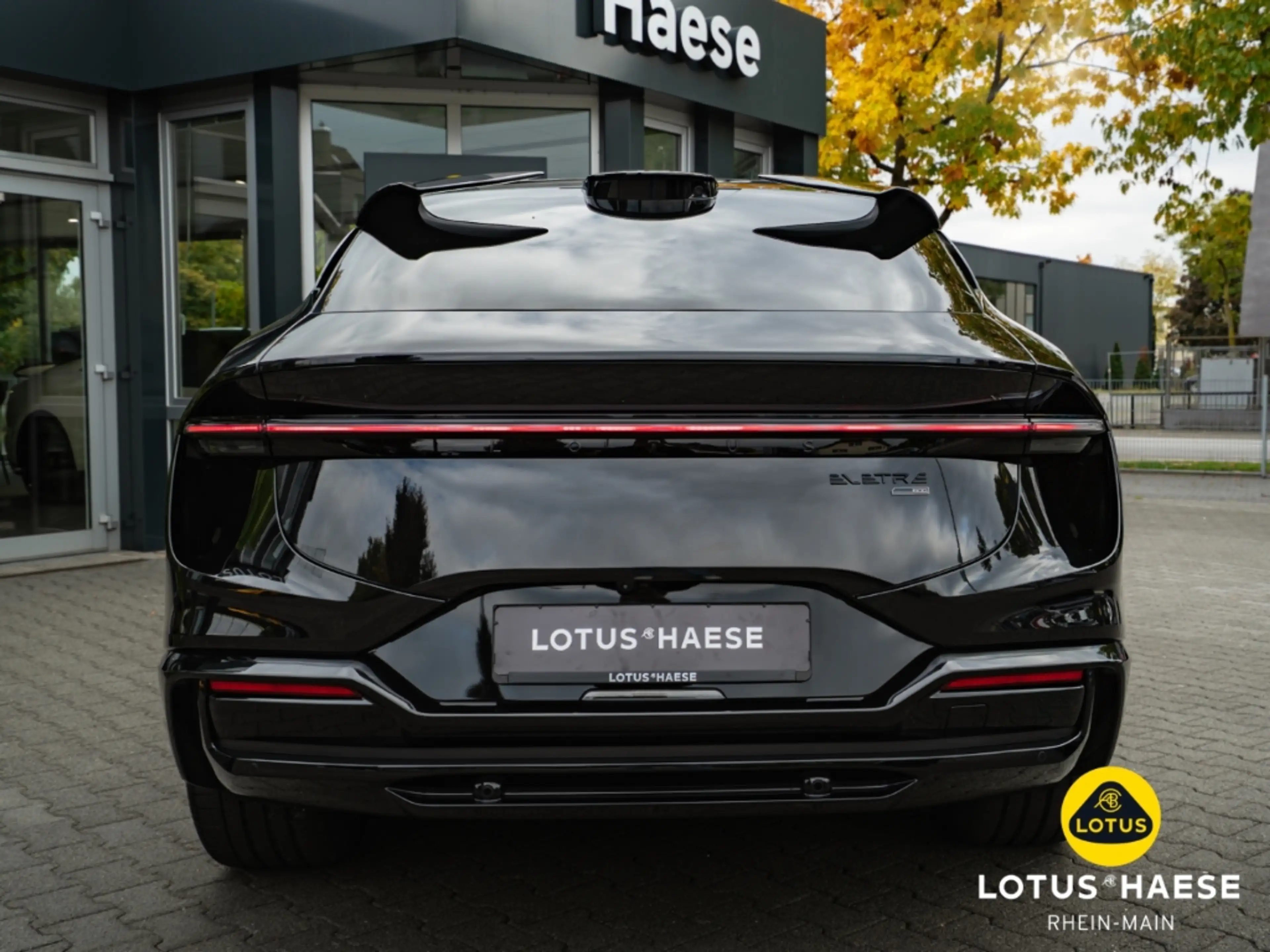 Lotus Eletre 600 GT - Black Pack -Privacy Glass -22'' — photo 10