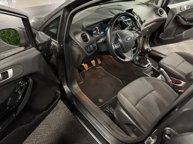 Ford Fiesta view 9