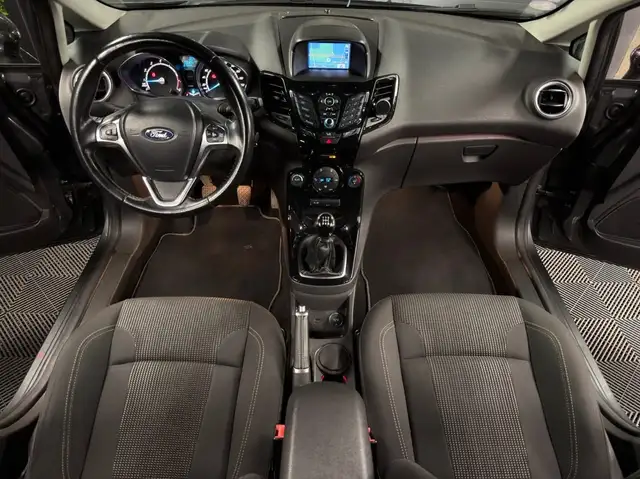 Ford Fiesta view 17