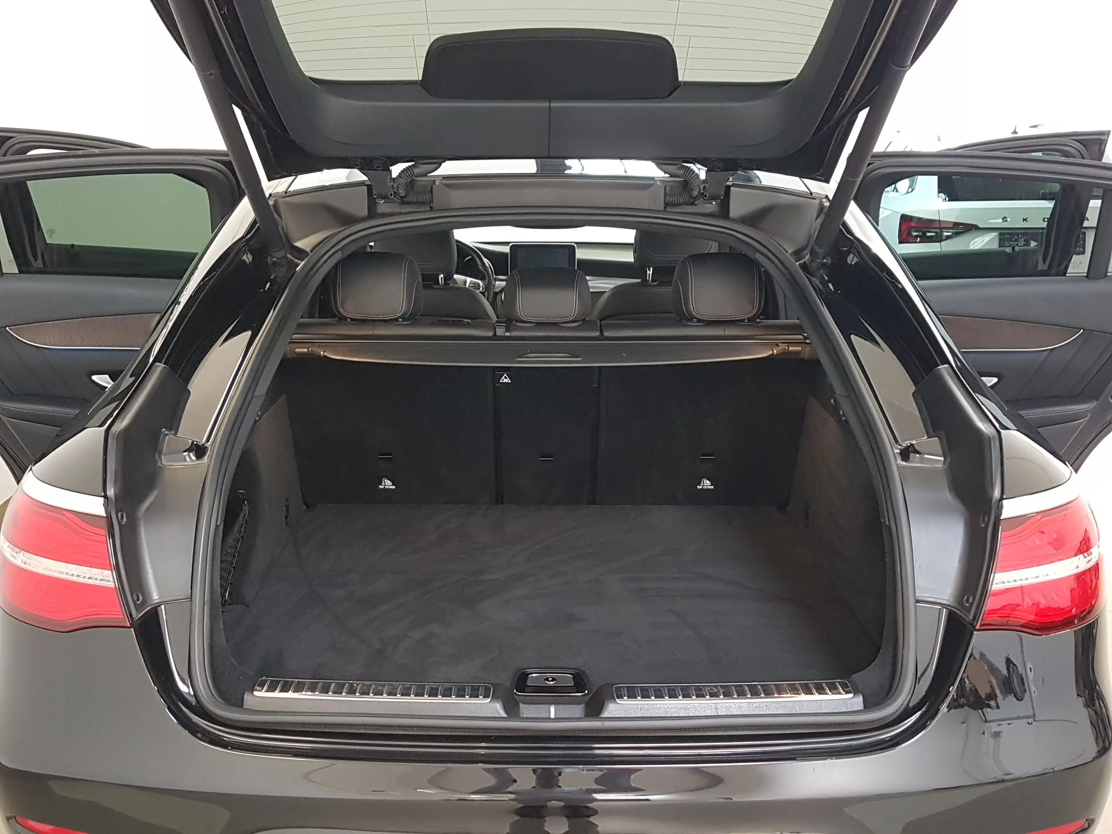 Mercedes-Benz GLC 350 d Coupe 4Matic AMG Line 20" 360° AHK Distronic — photo 12