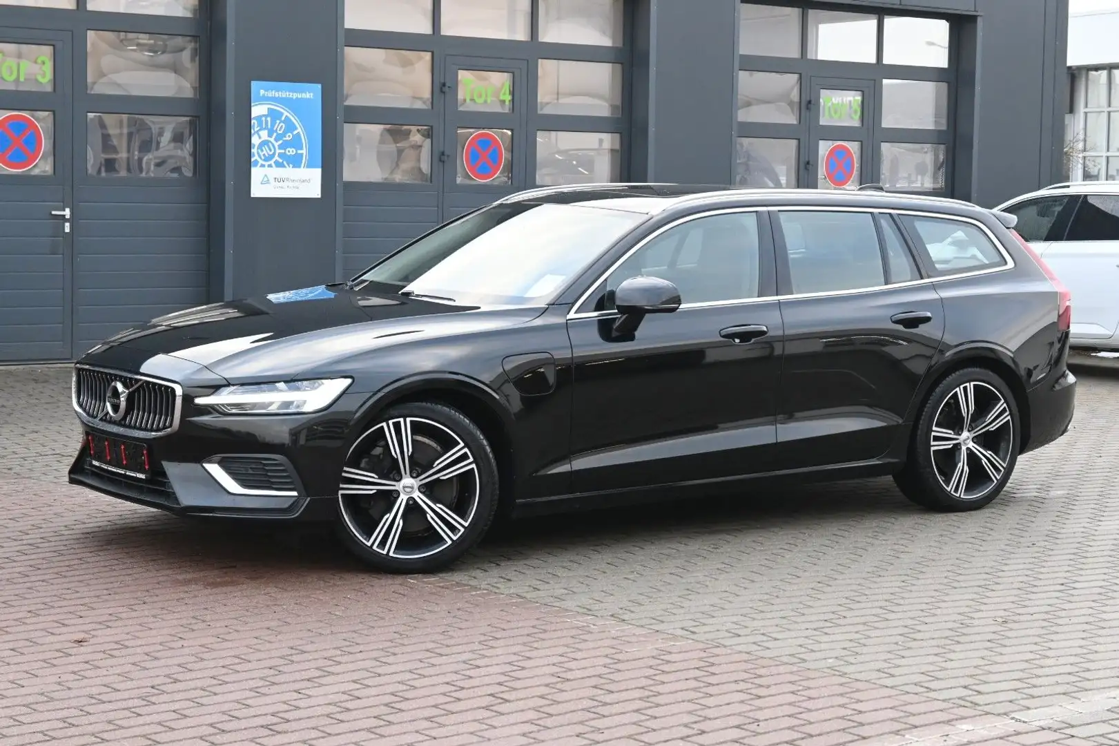 Volvo V60 T8 AWD Inscription*LED*HUD*PANO*CAM*PDC*STHZ Zwart - 1