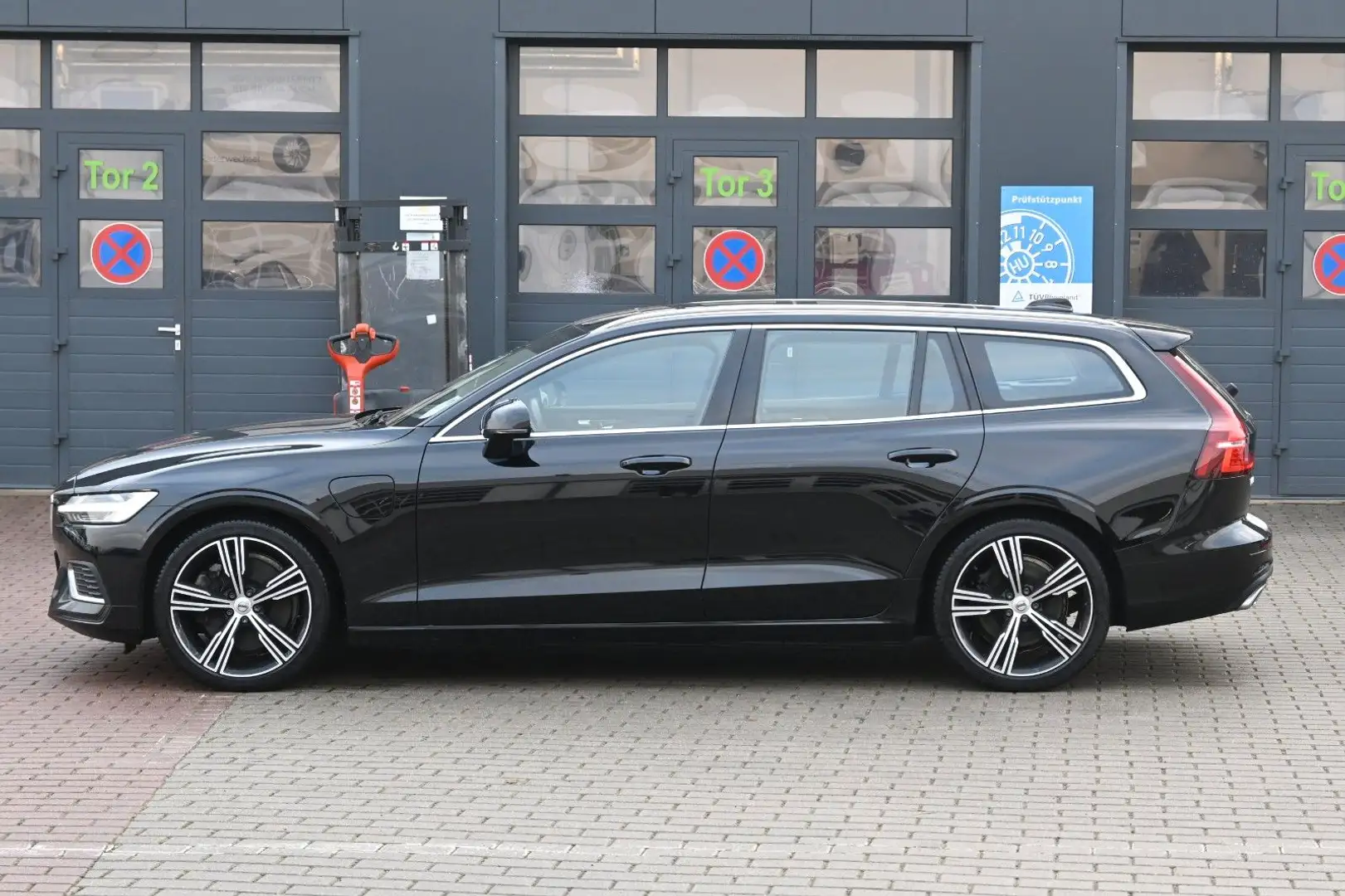 Volvo V60 T8 AWD Inscription*LED*HUD*PANO*CAM*PDC*STHZ Zwart - 2