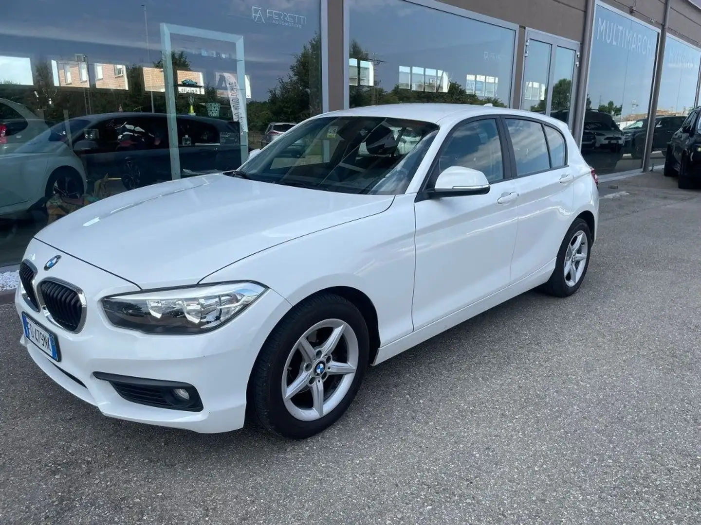 BMW 116 d 5p. Urban Bianco - 2