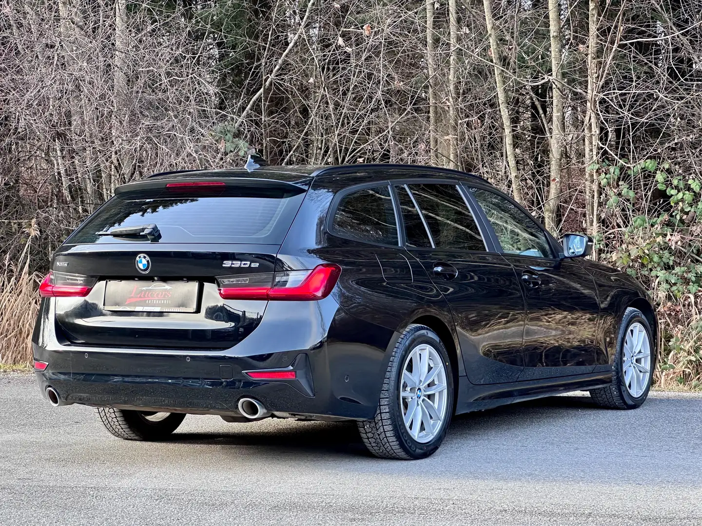 BMW 330 e xDrive Aut LED*NAVI*VIRTUAL*SPUR*SITZHEIZUNG* Schwarz - 2