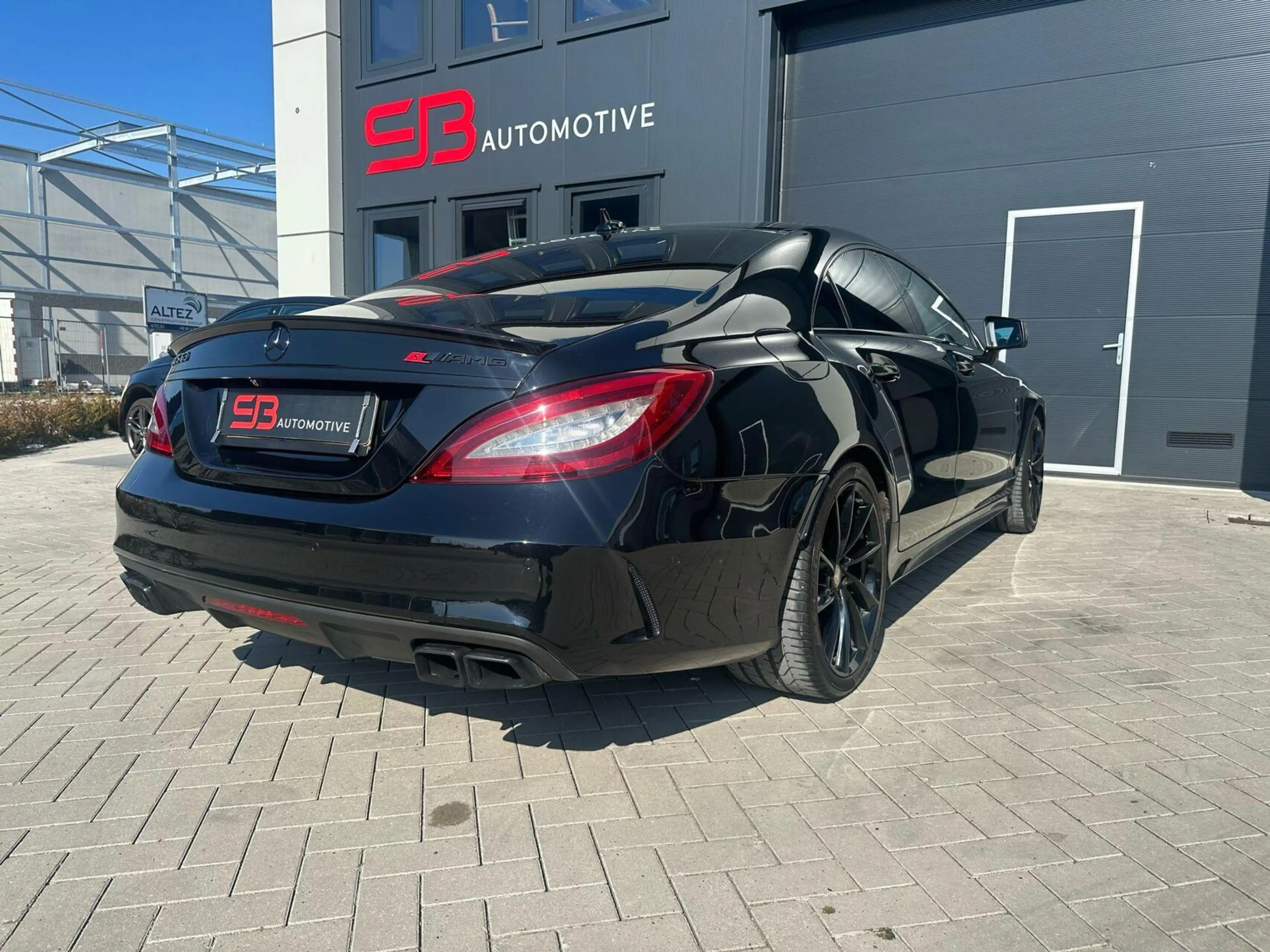 Mercedes-Benz CLS 63 AMG S 4MATIC 720PK PANO FULL OPTION! — photo 2