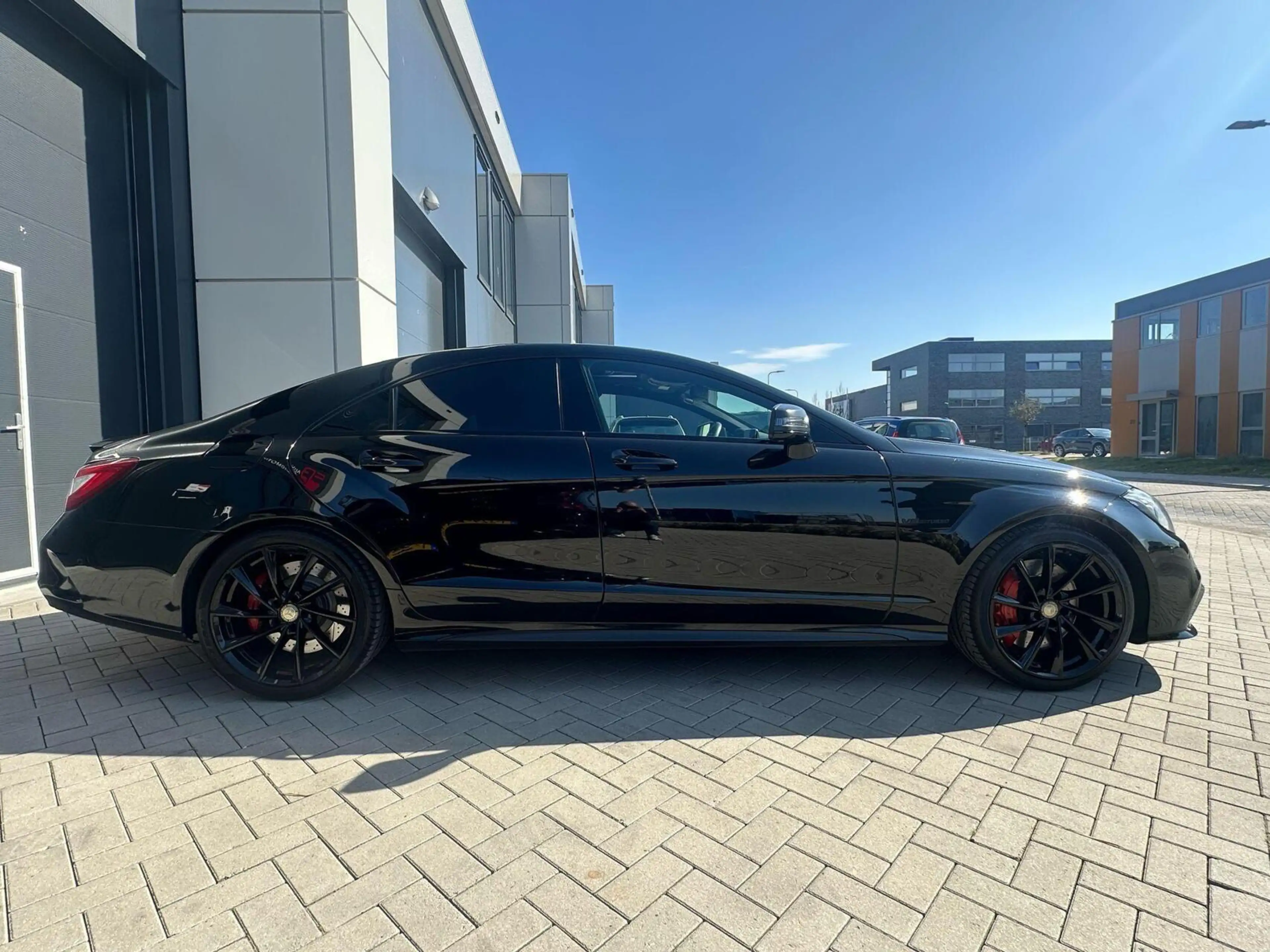 Mercedes-Benz CLS 63 AMG S 4MATIC 720PK PANO FULL OPTION! — photo 10