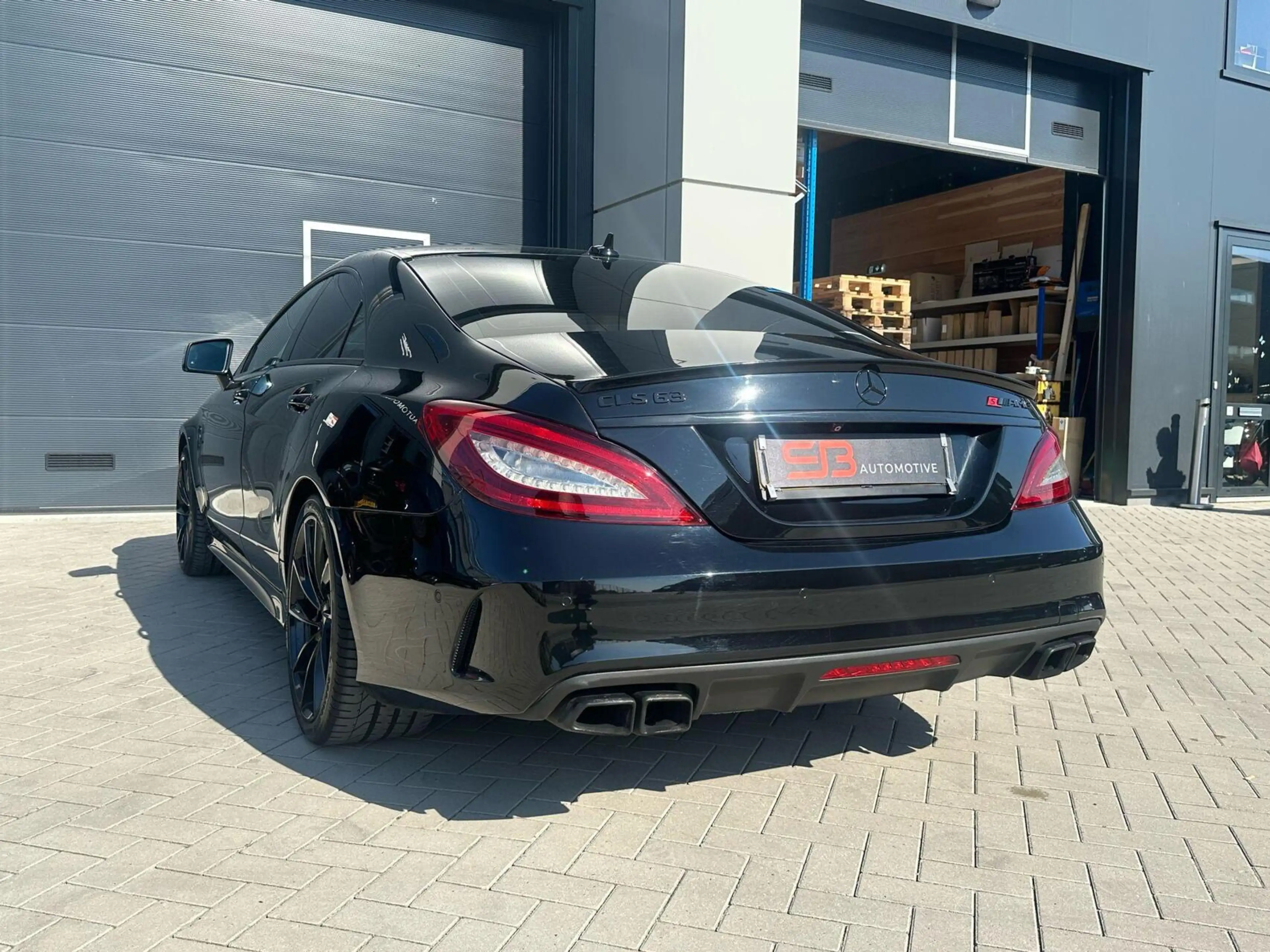 Mercedes-Benz CLS 63 AMG S 4MATIC 720PK PANO FULL OPTION! — photo 9