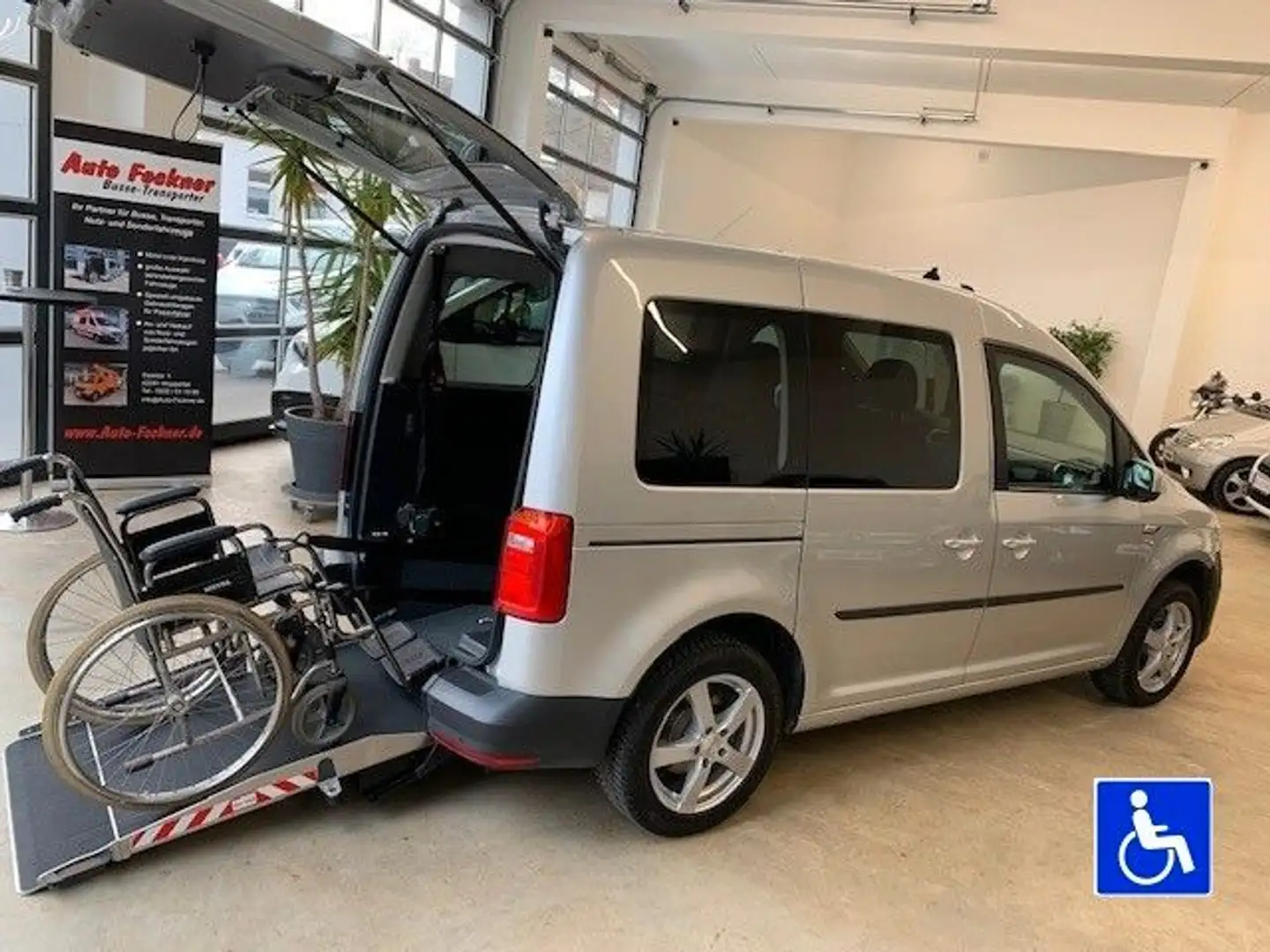 Volkswagen Caddy 1.4 Behindertengerecht Rampe nur 19.300 km Silber - 1