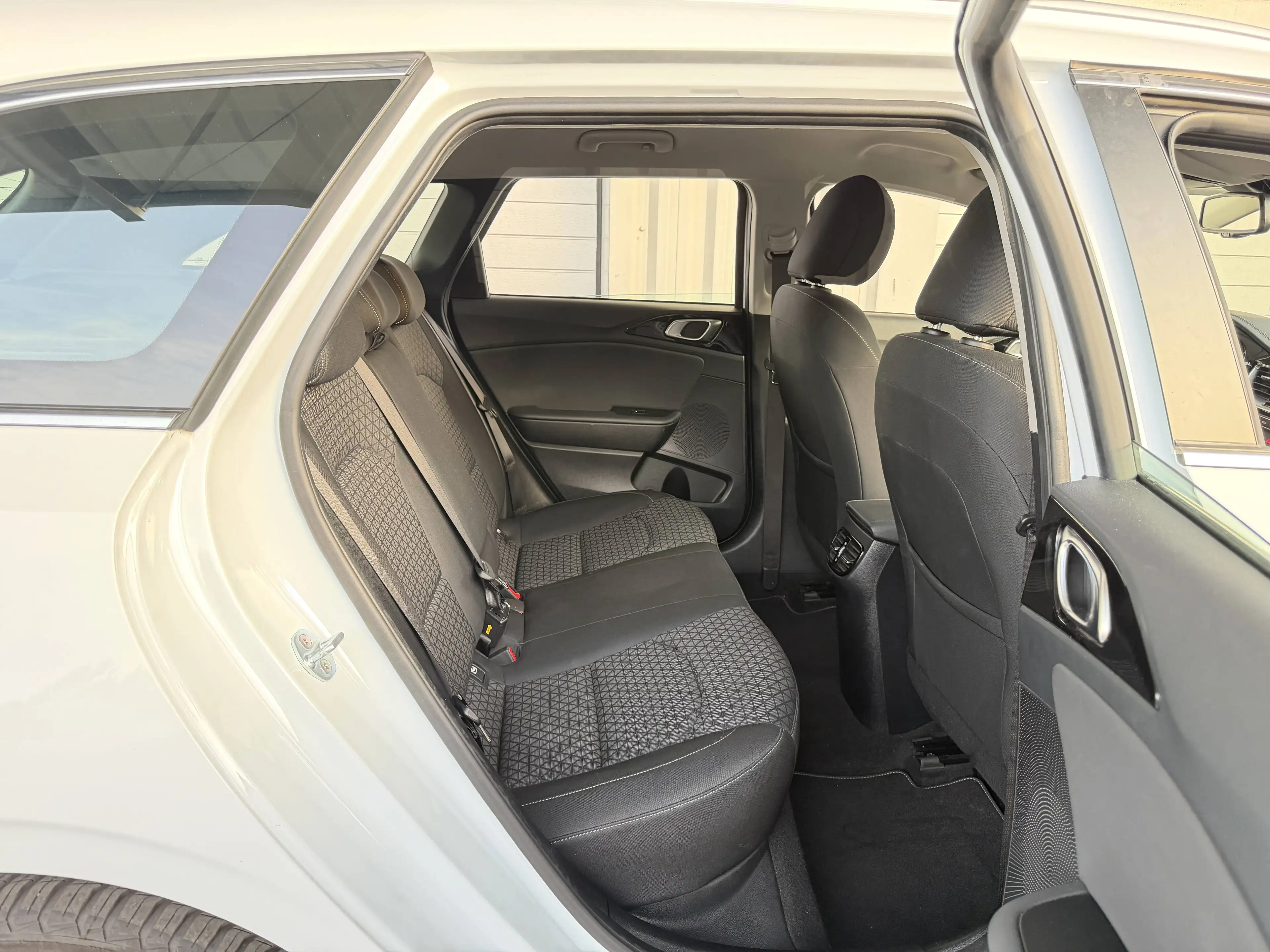 Kia Ceed SW / cee'd SW 1.6 CRDi/Automaat/Carplay/Led/Camera/Euro6d/Garantie — photo 14