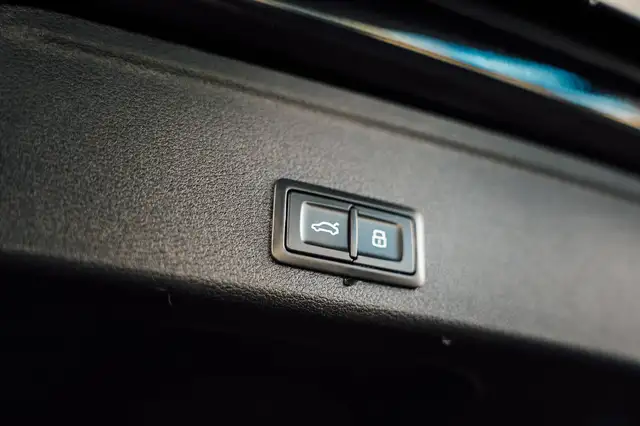 Audi A4 view 8