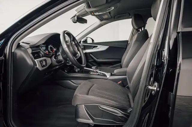 Audi A4 view 12