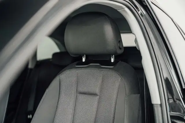 Audi A4 view 11