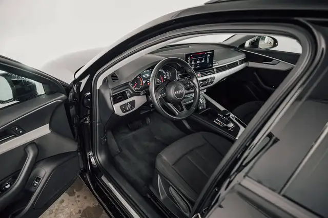 Audi A4 view 14