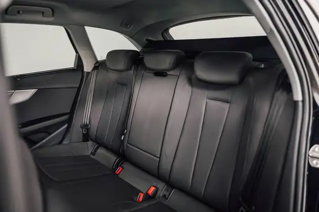 Audi A4 view 9