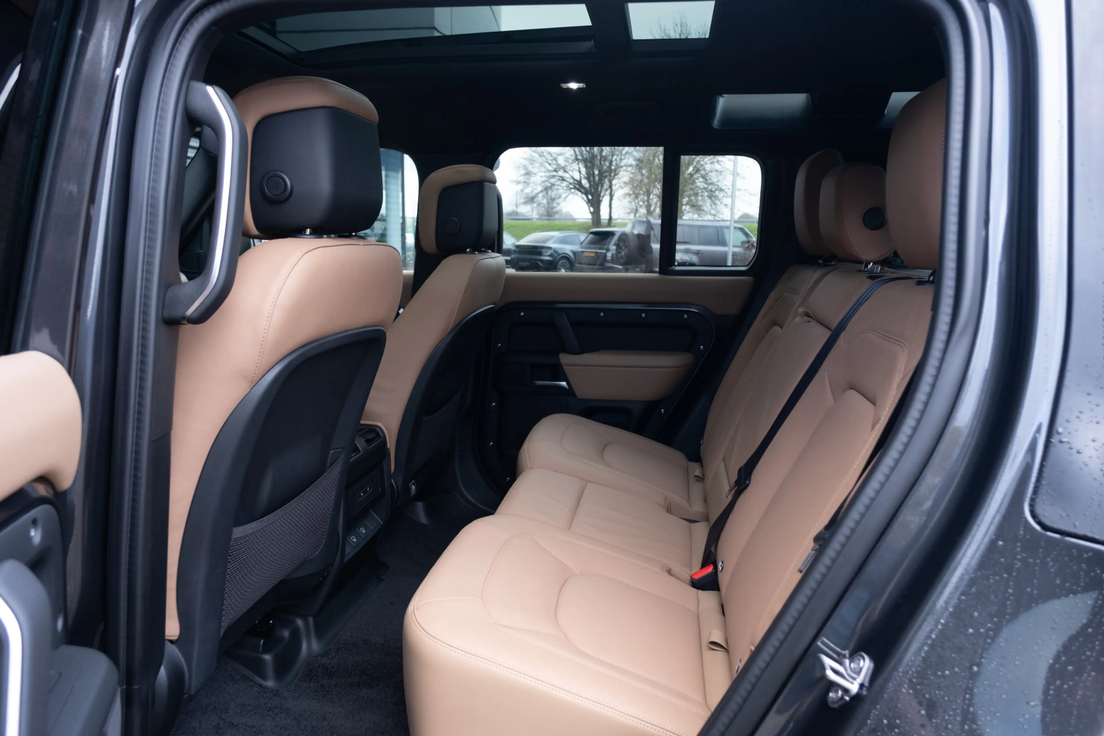 Land Rover Defender 110 2.0 P300e 110 X-Dynamic HSE | HNP € 124.795,- — photo 9