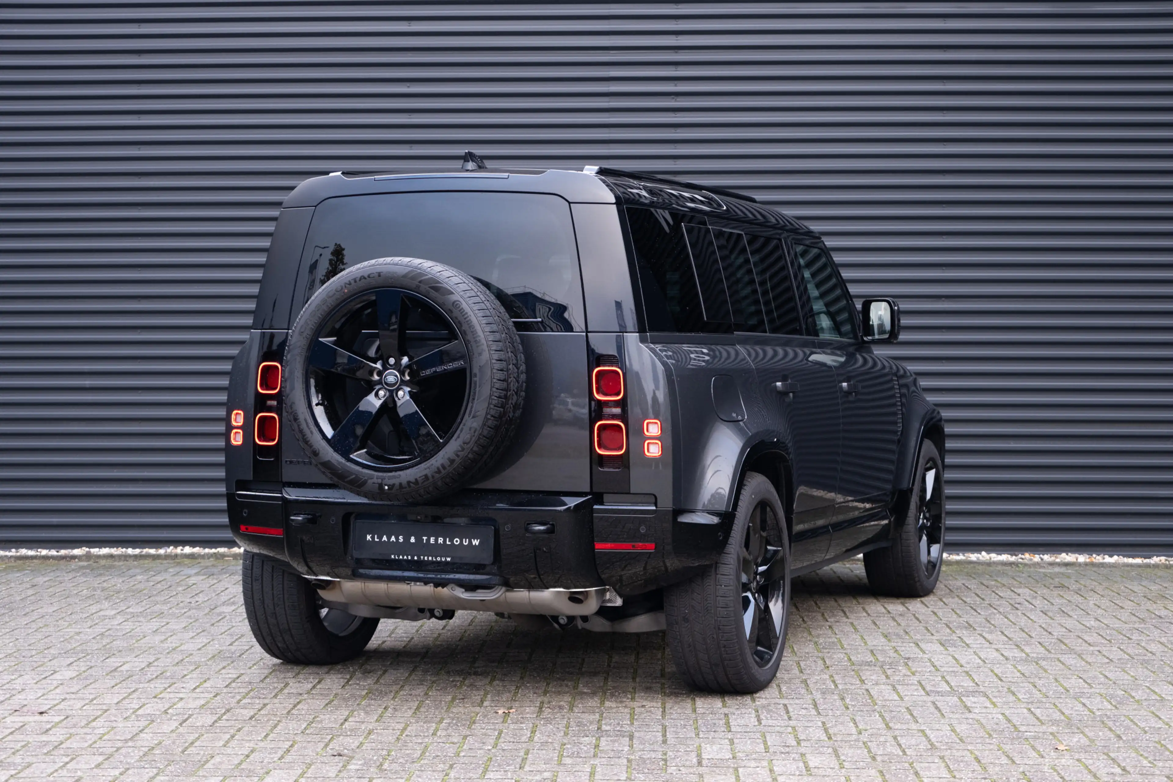 Land Rover Defender 110 2.0 P300e 110 X-Dynamic HSE | HNP € 124.795,- — photo 5