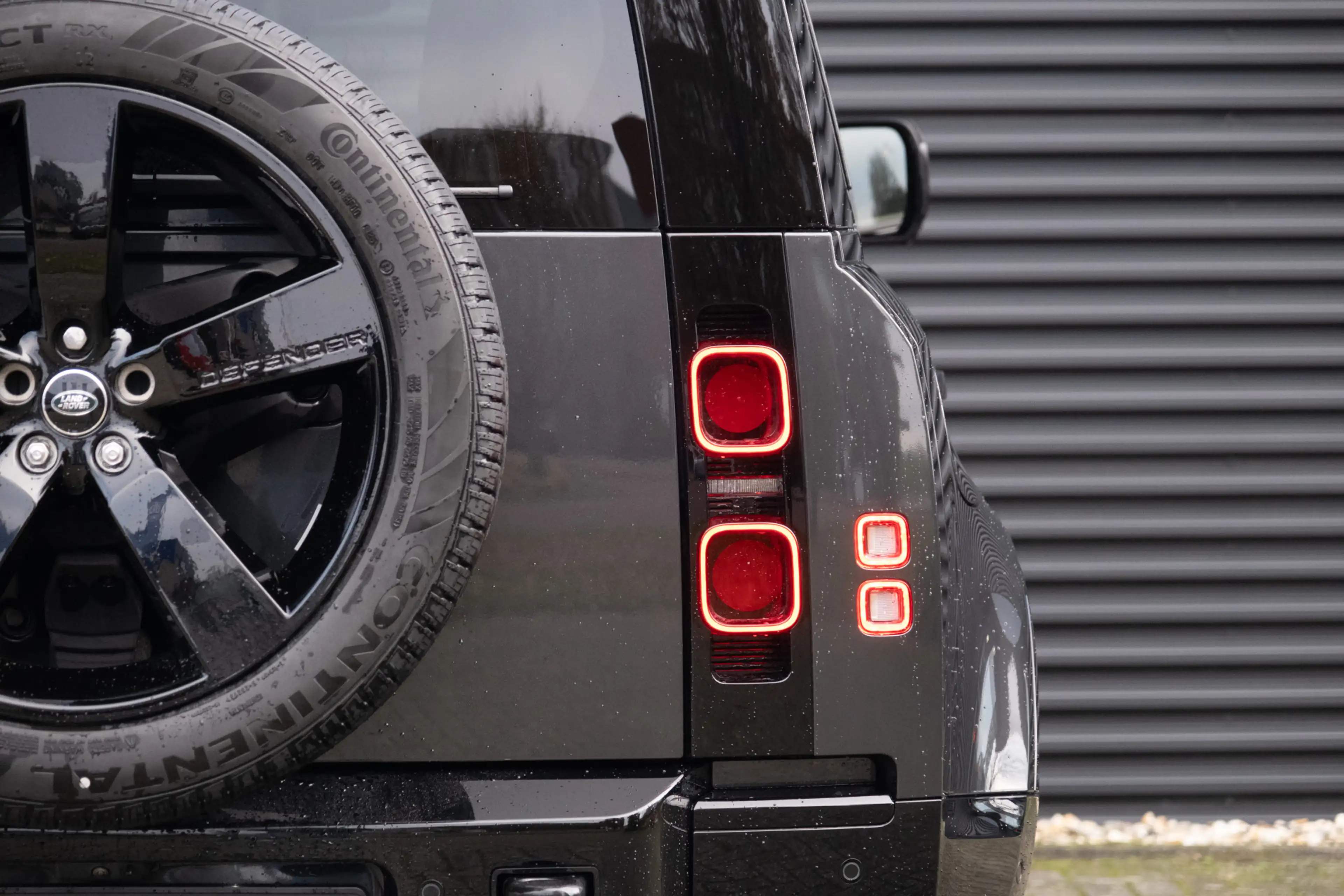 Land Rover Defender 110 2.0 P300e 110 X-Dynamic HSE | HNP € 124.795,- — photo 7