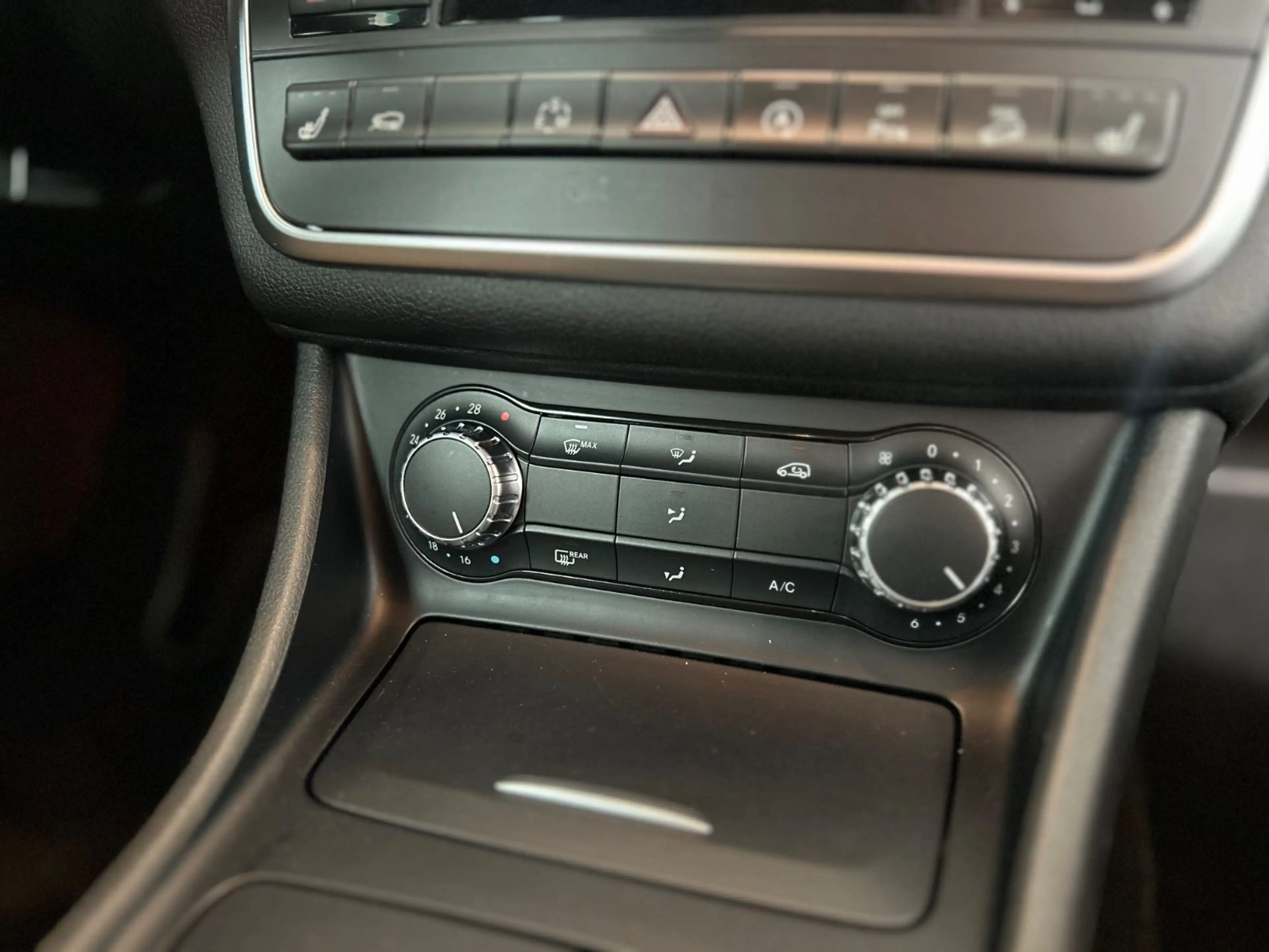 Mercedes-Benz GLA 220 CDI / d 4Matic — photo 12