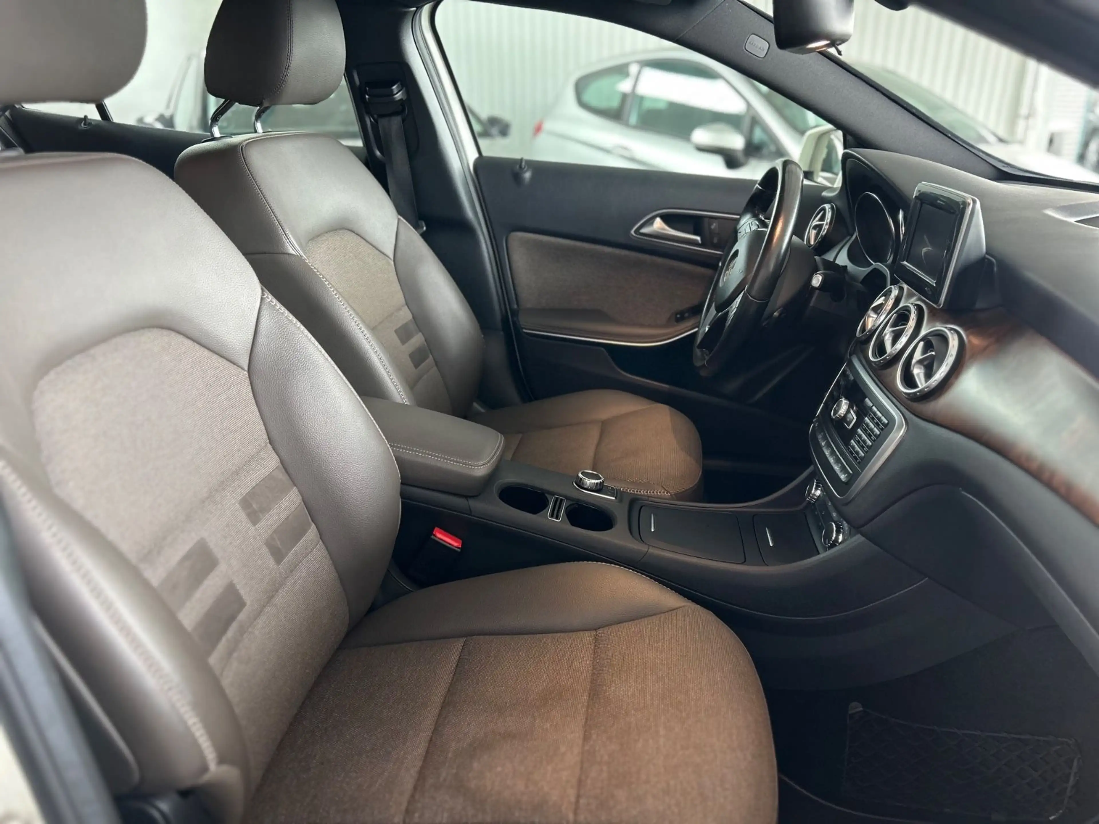 Mercedes-Benz GLA 220 CDI / d 4Matic — photo 8