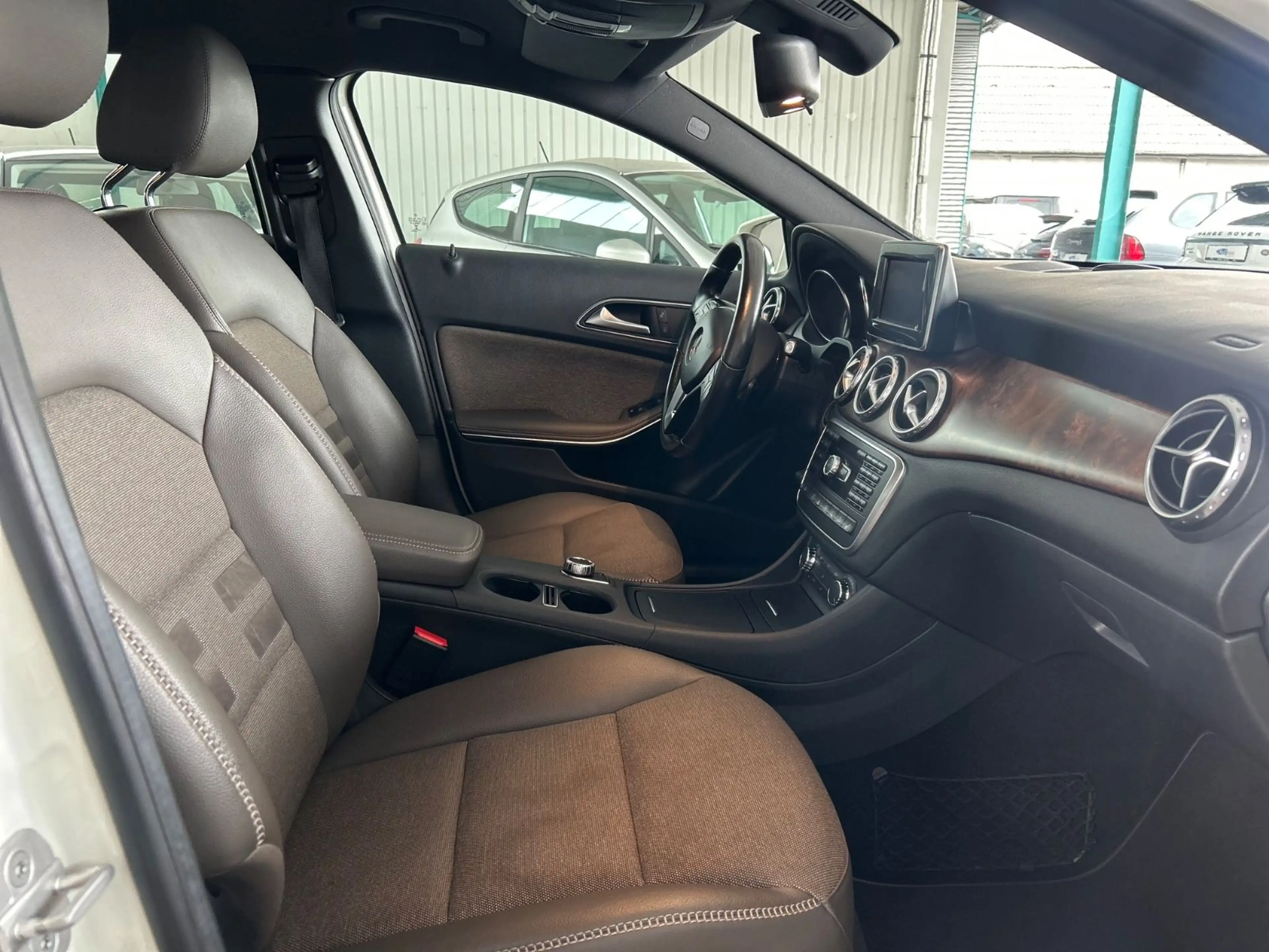 Mercedes-Benz GLA 220 CDI / d 4Matic — photo 10
