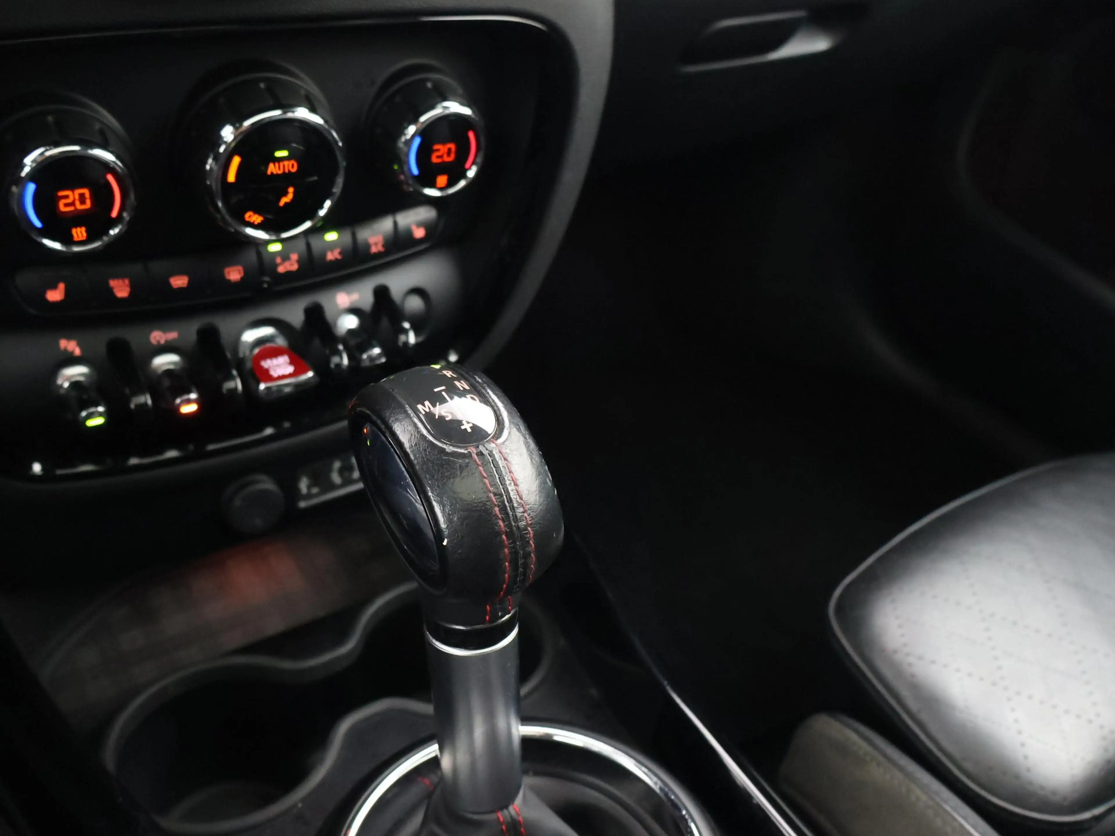 MINI Cooper S Clubman 2.0 192 PK AUT. + TREKHAAK | PANORAMA | ADAPTIVE C — photo 34