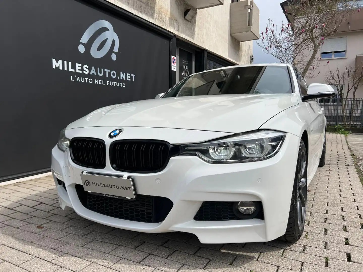 BMW 318 d Touring Msport Panorama RATA € 279 Weiß - 1