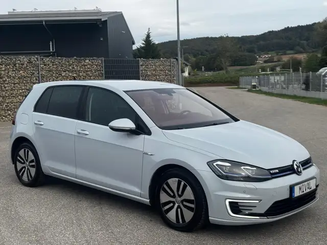 Volkswagen Golf VII e-Golf LED/ACC/Wärmepumpe/35.8kWh/CCS