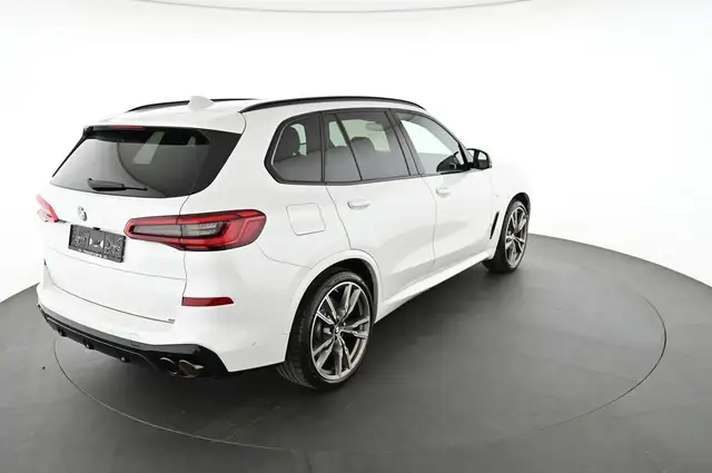BMW X5 view 2