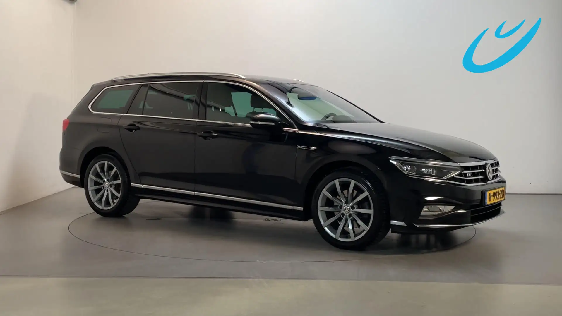 Volkswagen Passat Variant 1.5 TSI 150pk DSG Elegance Business R R-Line Leder Zwart - 1