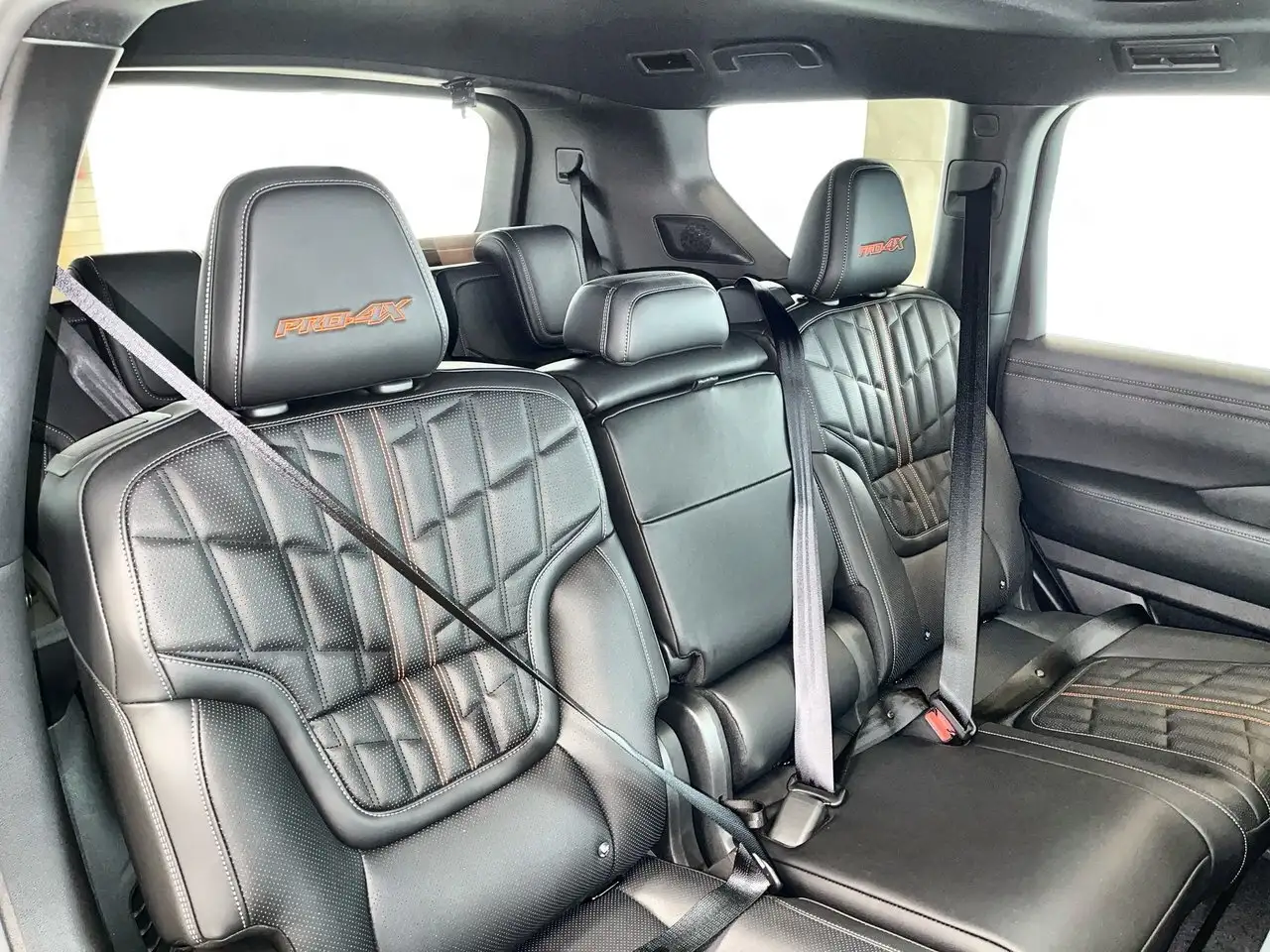 Nissan Armada снимка Nissan Armada