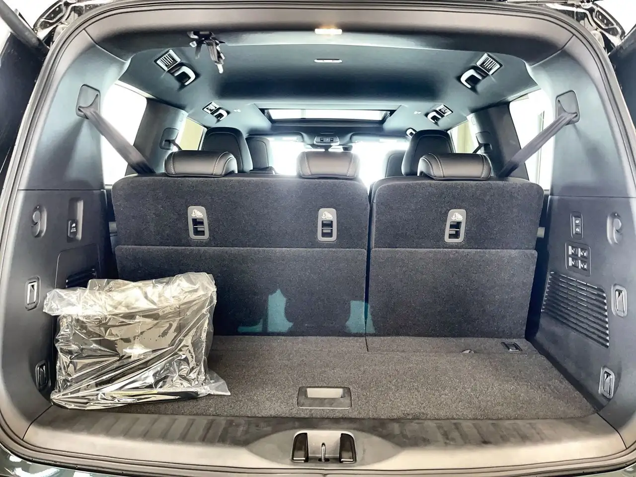 Nissan Armada снимка Nissan Armada