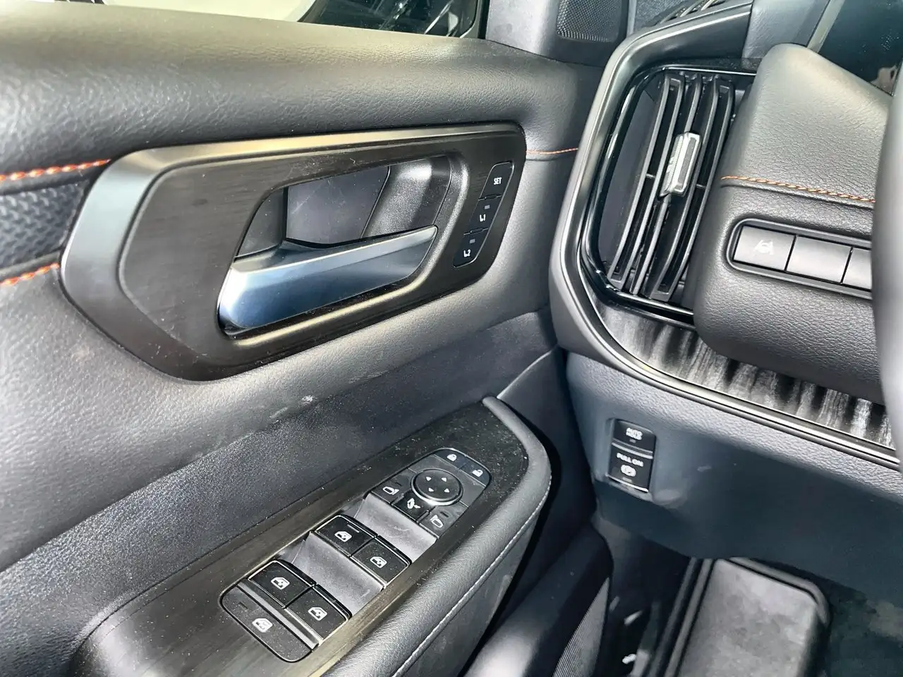 Nissan Armada снимка Nissan Armada