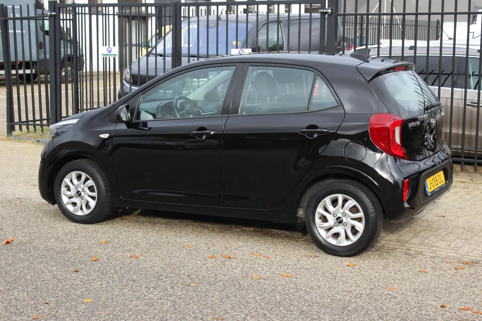 Kia Picanto 1.0 MPi DynamicPlusLine, Apple Carplay, Camera Zwart - 2