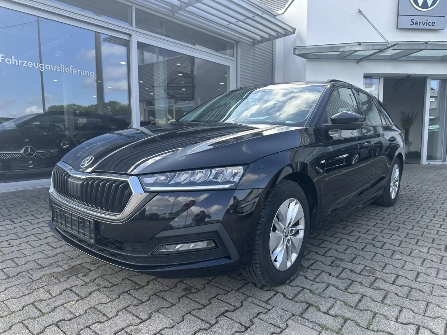 Skoda Octavia Combi 2.0TDI FIRST EDITION*LED*NAVI*PDC Schwarz - 2