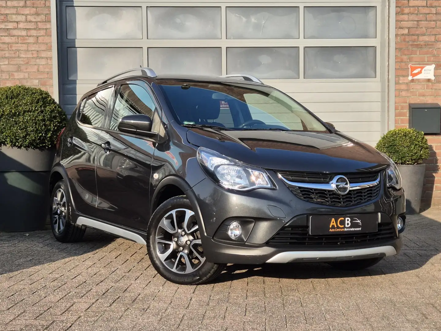 Opel Karl 1.0 Rocks, Stoel verwarming / Incl Winterbanden op Grijs - 1