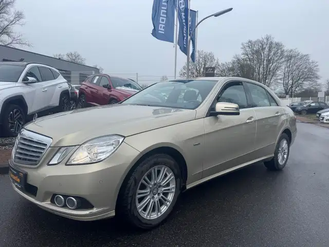 Mercedes-Benz E 200 /ELEGANCE/AUTOMATIK/2.HD/KLIMAAUT/8XALU/AHK