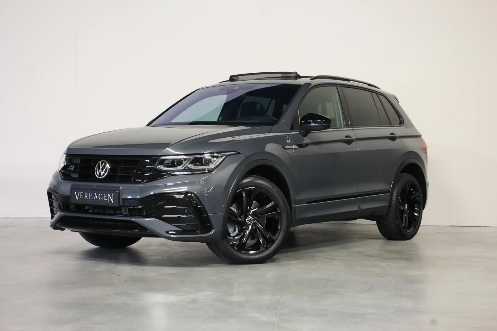 Volkswagen Tiguan 2.0 TSI 245pk R-line Black Style Leer Pano Standka Grijs - 1