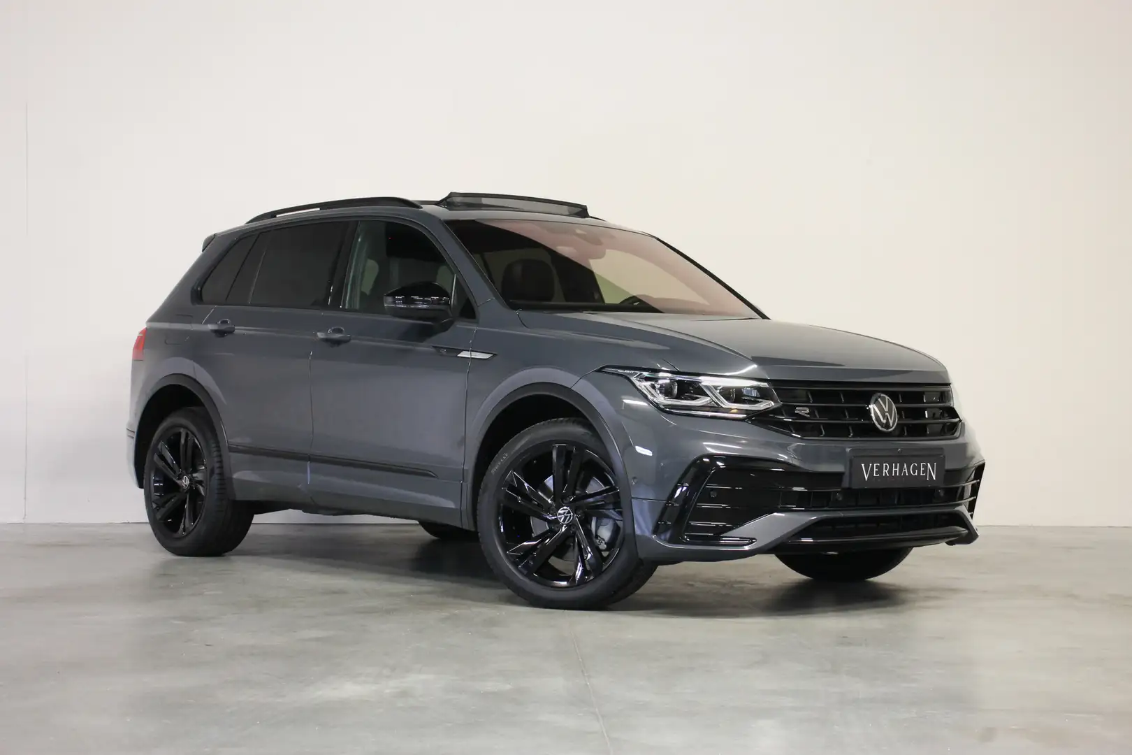 Volkswagen Tiguan 2.0 TSI 245pk R-line Black Style Leer Pano Standka Grijs - 2