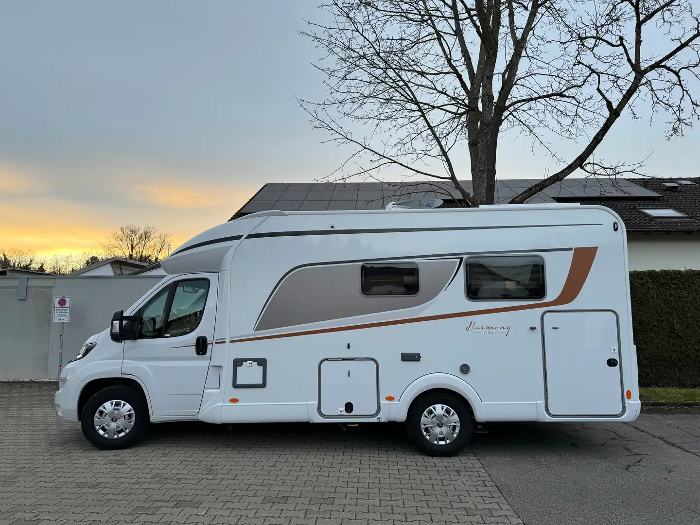 Caravans-Wohnm Bürstner Lyseo 644, Harmony, h. Hubstützen, Luftfederung Білий - 1