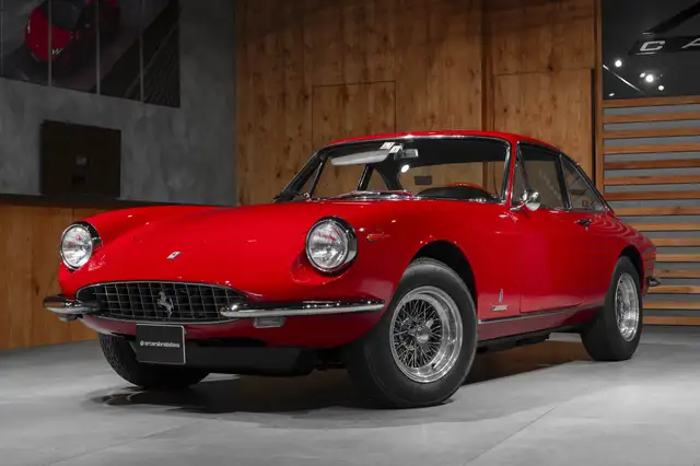 Ferrari 365 GTC 4.4 V12 320 ch