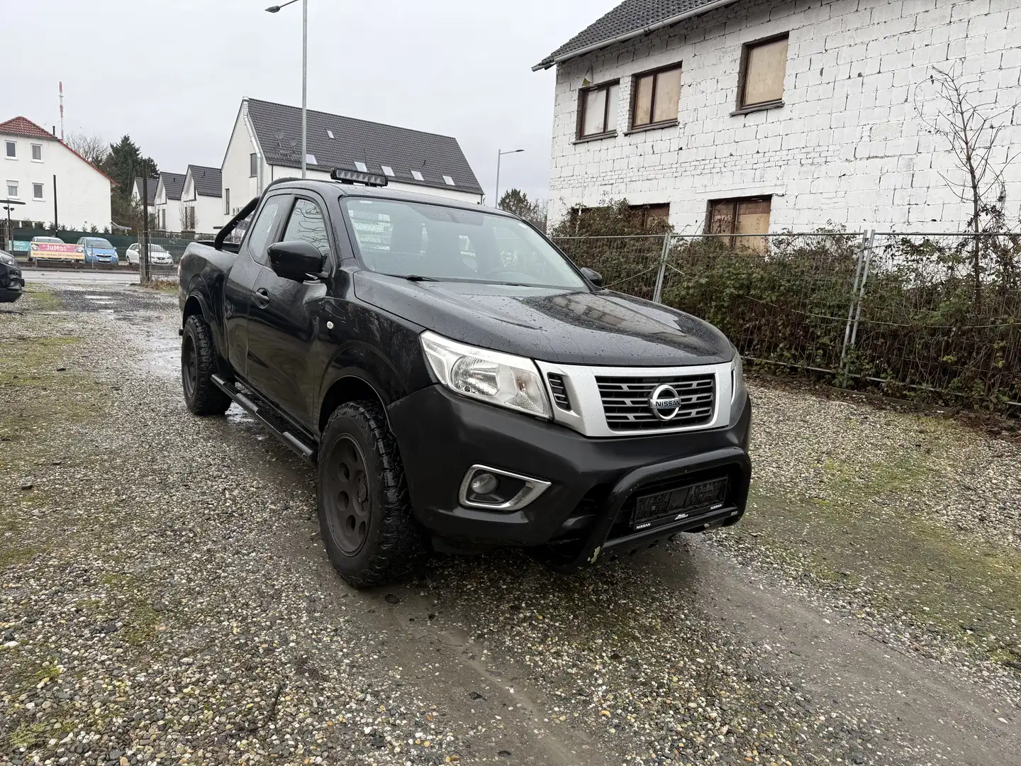 Nissan NP300 Visia King Cab 4x4 Schwarz - 2